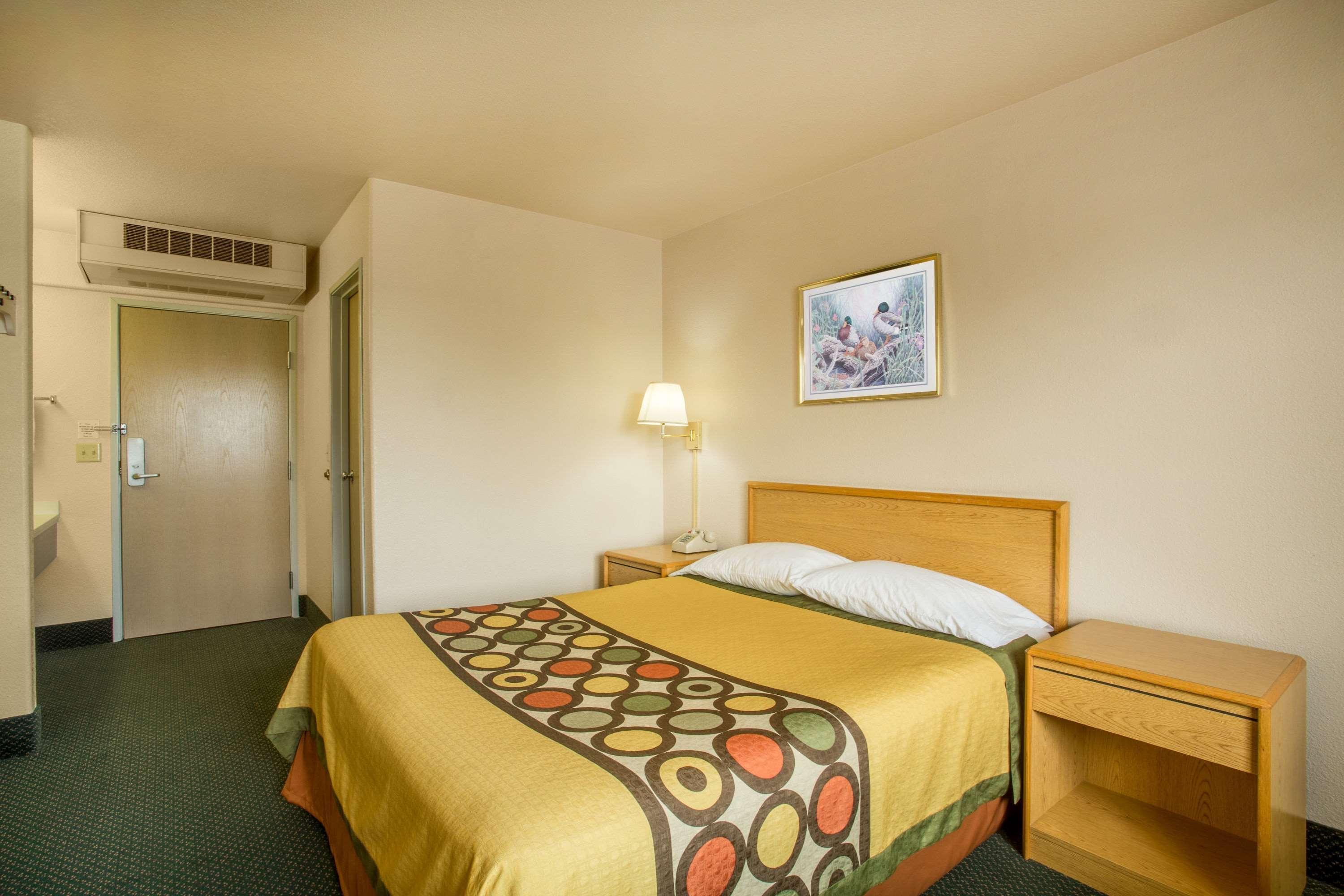Hotel Super 8 By Wyndham Hamilton Exterior foto