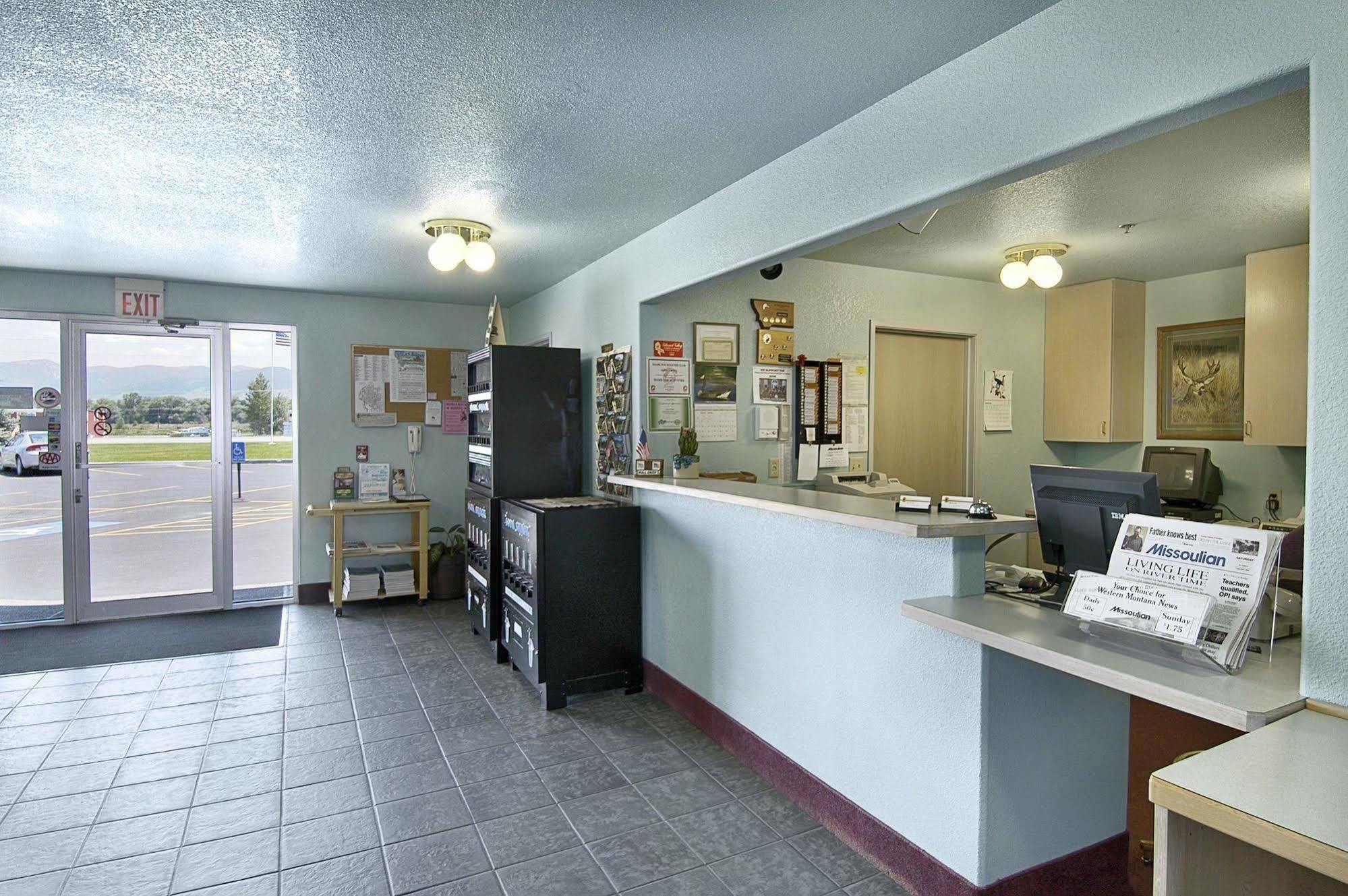 Hotel Super 8 By Wyndham Hamilton Exterior foto